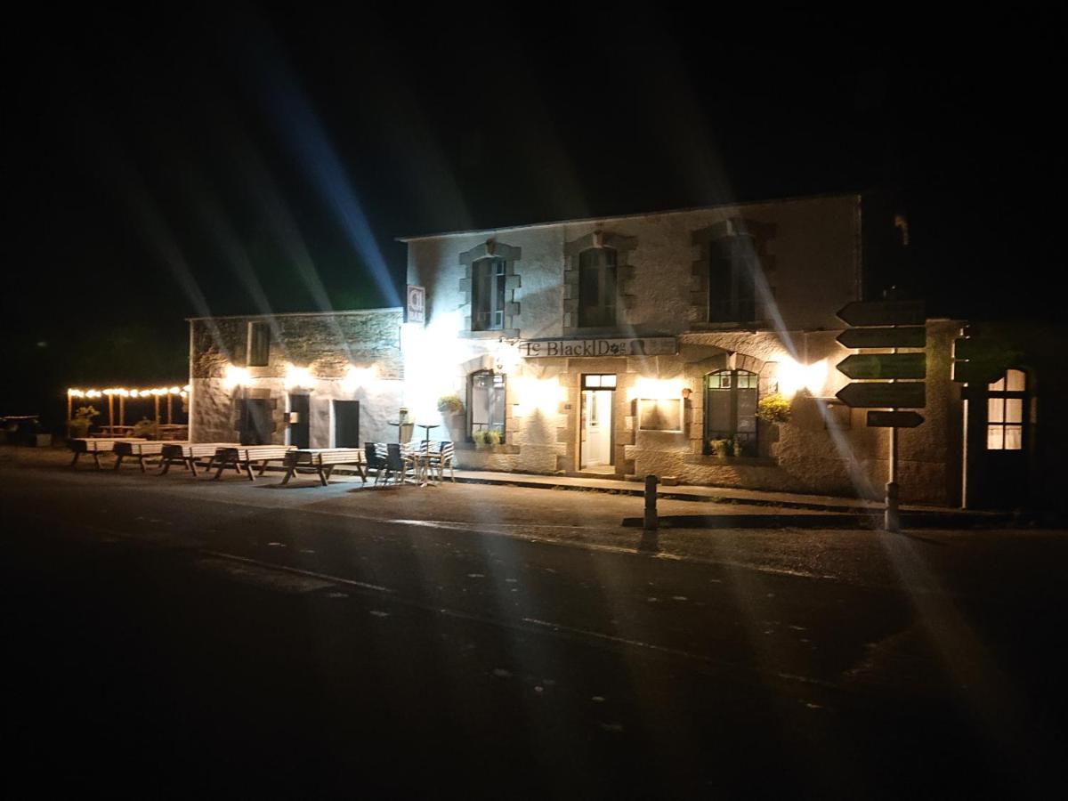 Le Black Dog Pub *